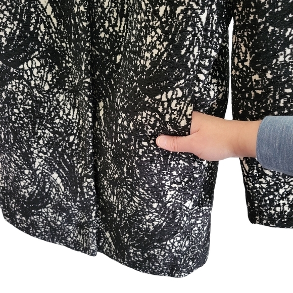 T Tahari Women's Black & White Knit Tweed Midweight Snap-Up Dressy Coat Size L - Picture 5 of 8